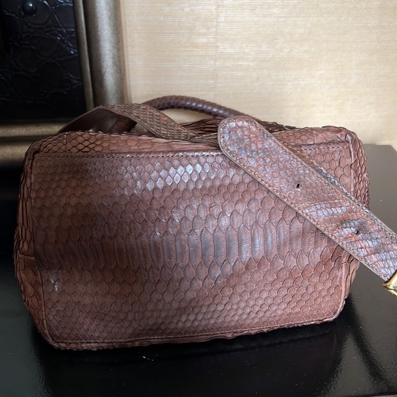 Genuine Python skin bucket bag with a crossbody strap - Picture 6 of 11